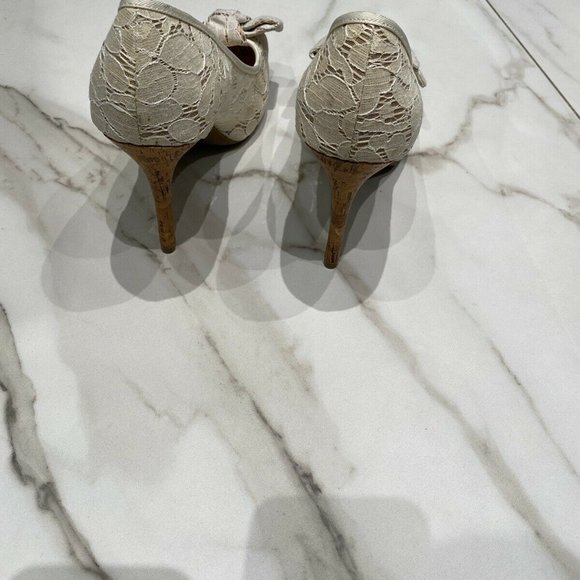 Christian Siriano | Beige Lace Floral Heel 8 - Picture 4 of 11
